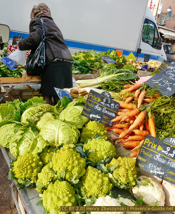 Photo licence CC BY 2.0 pid:1583 Etal avec choux sur le marché de St. Tropez