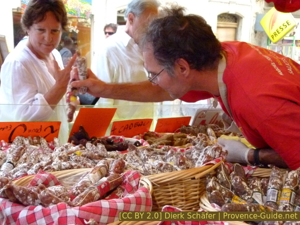 Photo Lizenz CC BY 2.0 pid:2282 Kundin und Wursthändler am Markt in Valbonne